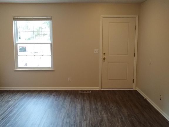 3rd image of 8360 Metcalf Ave