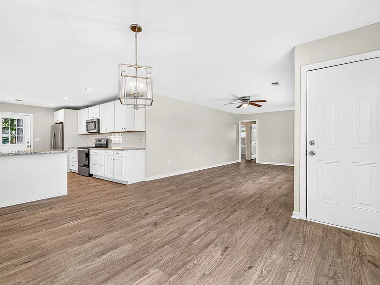 1208 Hawthorne Rd — Photo 5