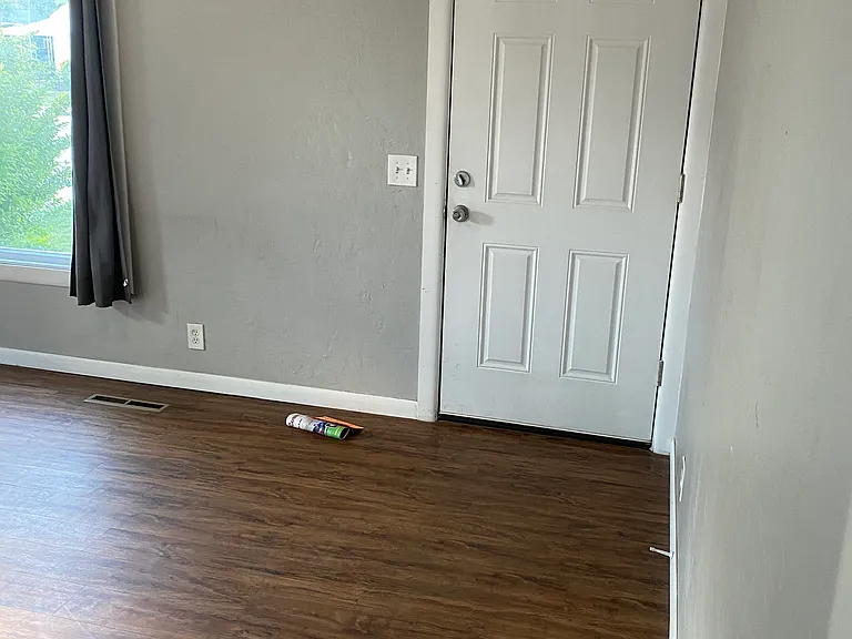 1731 W 50 N — Photo 2