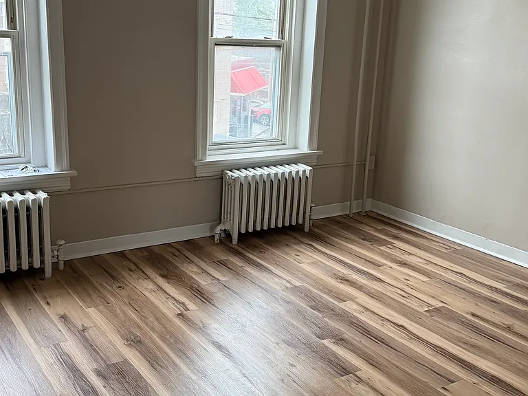 164 W Tilghman St — Photo 8