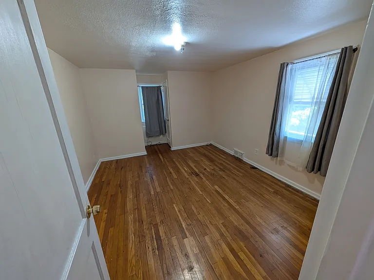 21100 Priday Ave — Photo 11