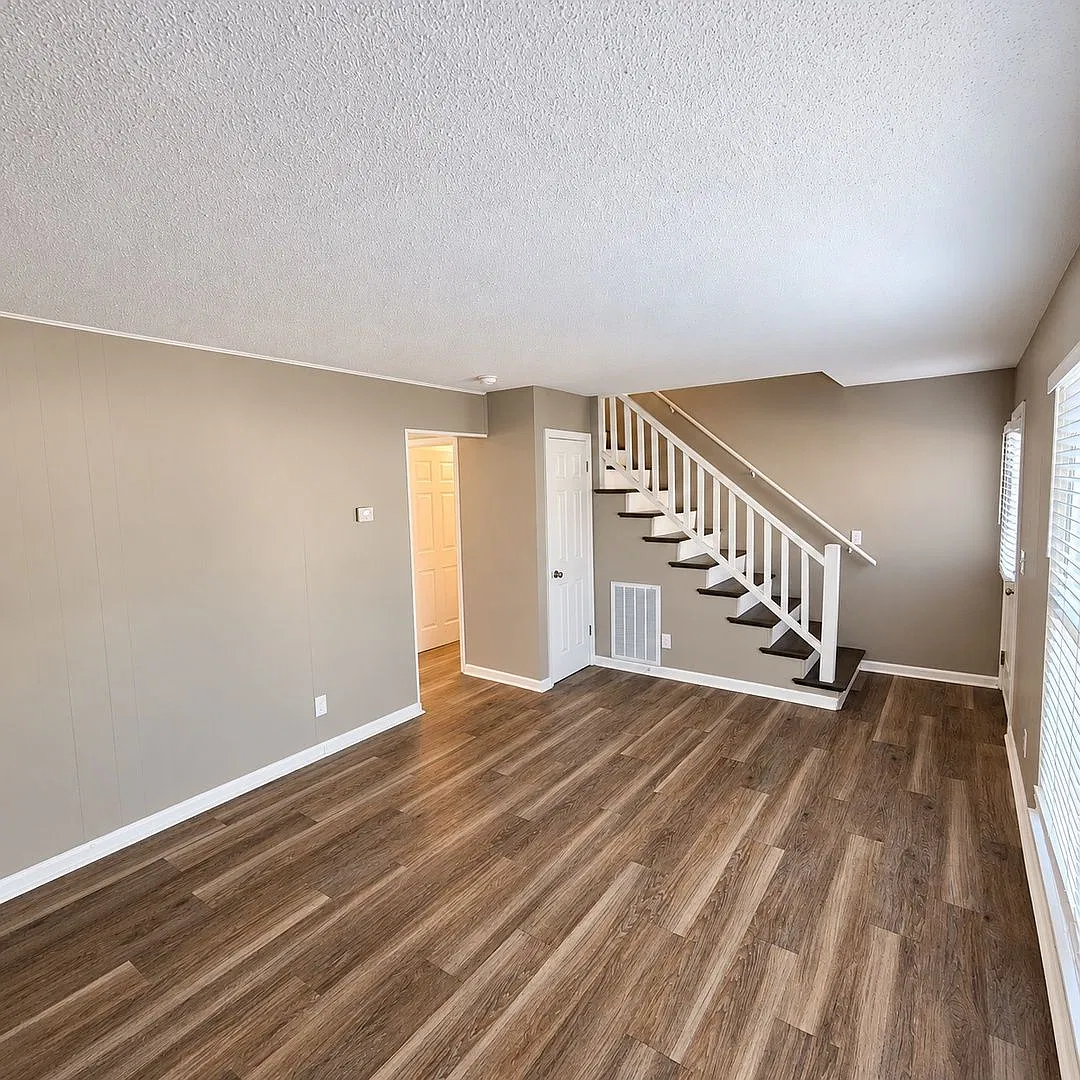 2 bed, 1.5 bath, 1100 sqft, $1,250 — Photo 2