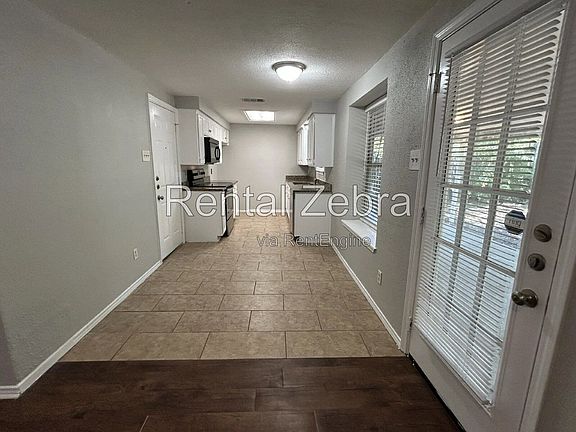 4th image of 6005 Lindy Ln