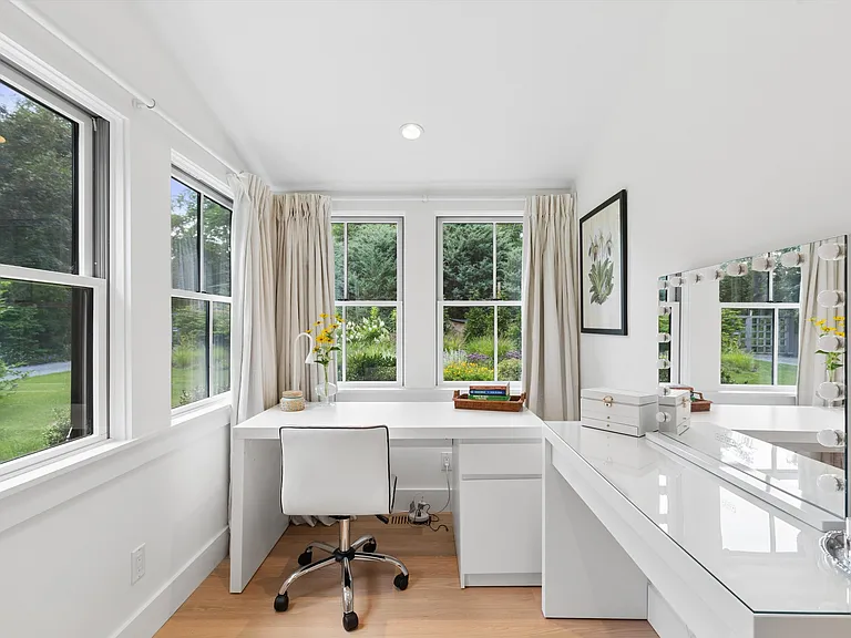 244 Edge Of Woods Rd — Photo 22