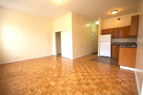 Rented by Link NY Realty | media 23