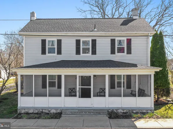 22 Lincoln Ave, Berryville, VA 22611