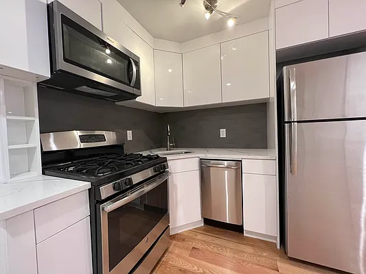 Rented by Rumah Realty Inc | media 1