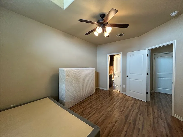 3318 Travis Cole Ave — Photo 7