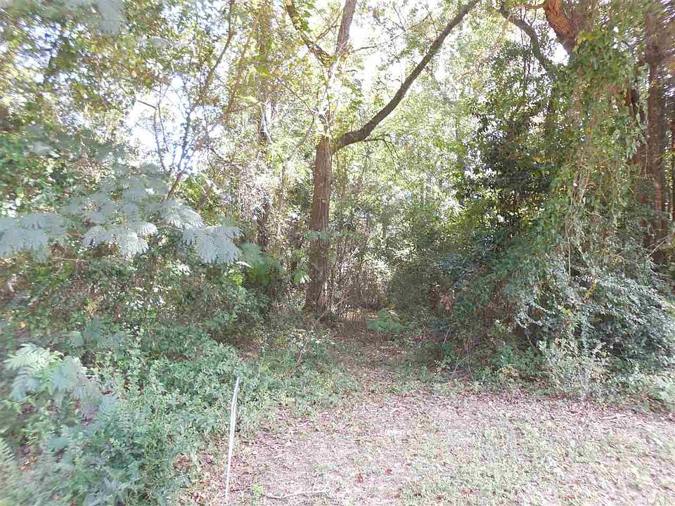 2nd image of Edgewood Dr