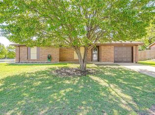 701 Vaughn Dr, Burleson, TX 76028