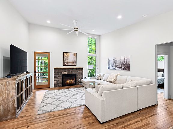 2nd image of 116 Avery Forest Ln