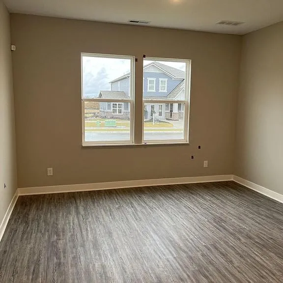 2076 Rowena Ln — Photo 17