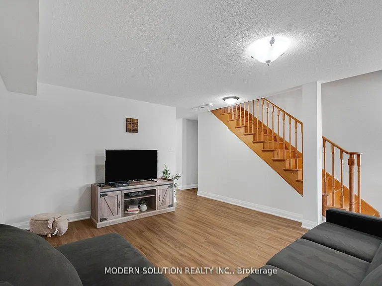 67 Roundstone Dr — Photo 16