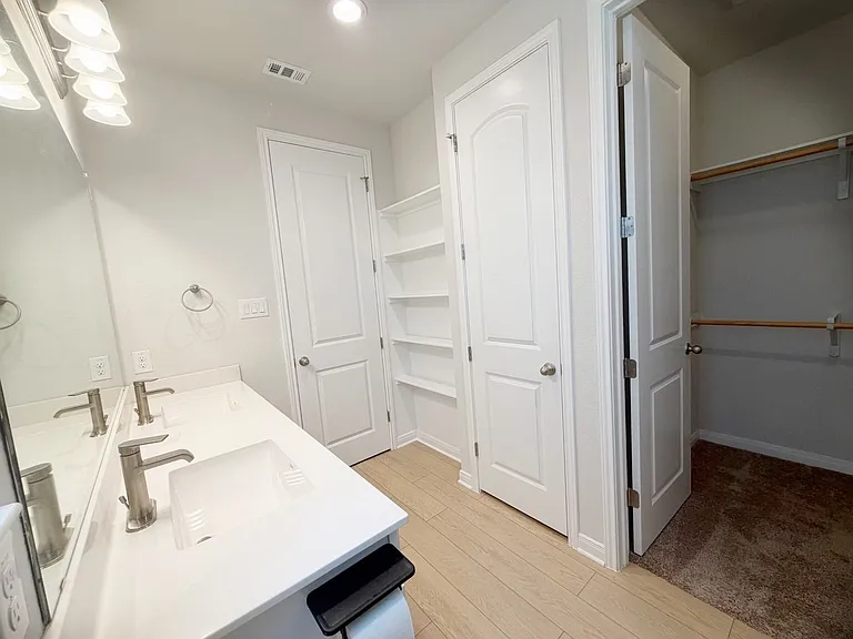 2161 Hofstaat Dr — Photo 9