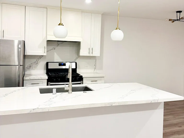 1638 Granville Ave #2 — Photo 3