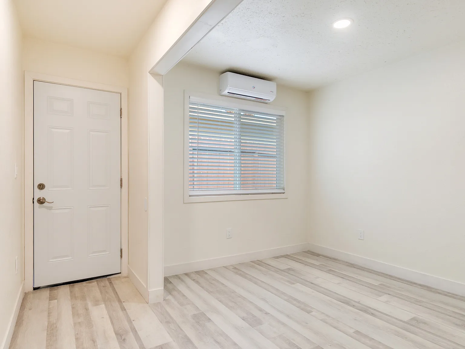 42601 Claudia St — Photo 4