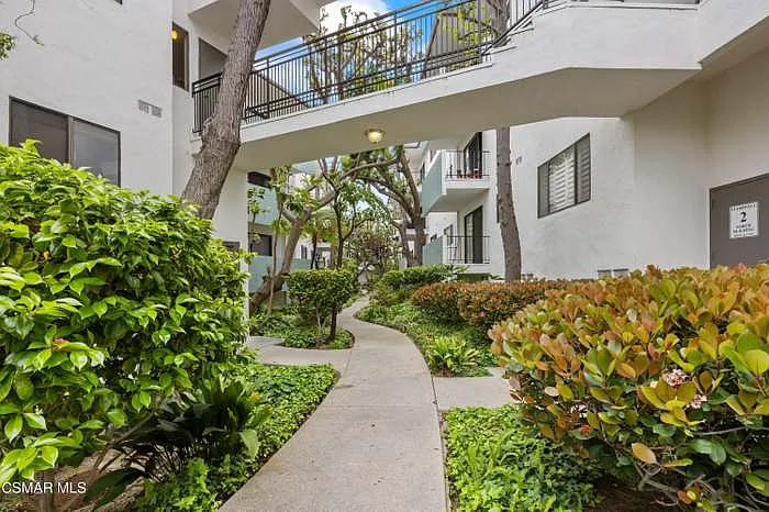5000 S Centinela Ave — Photo 2