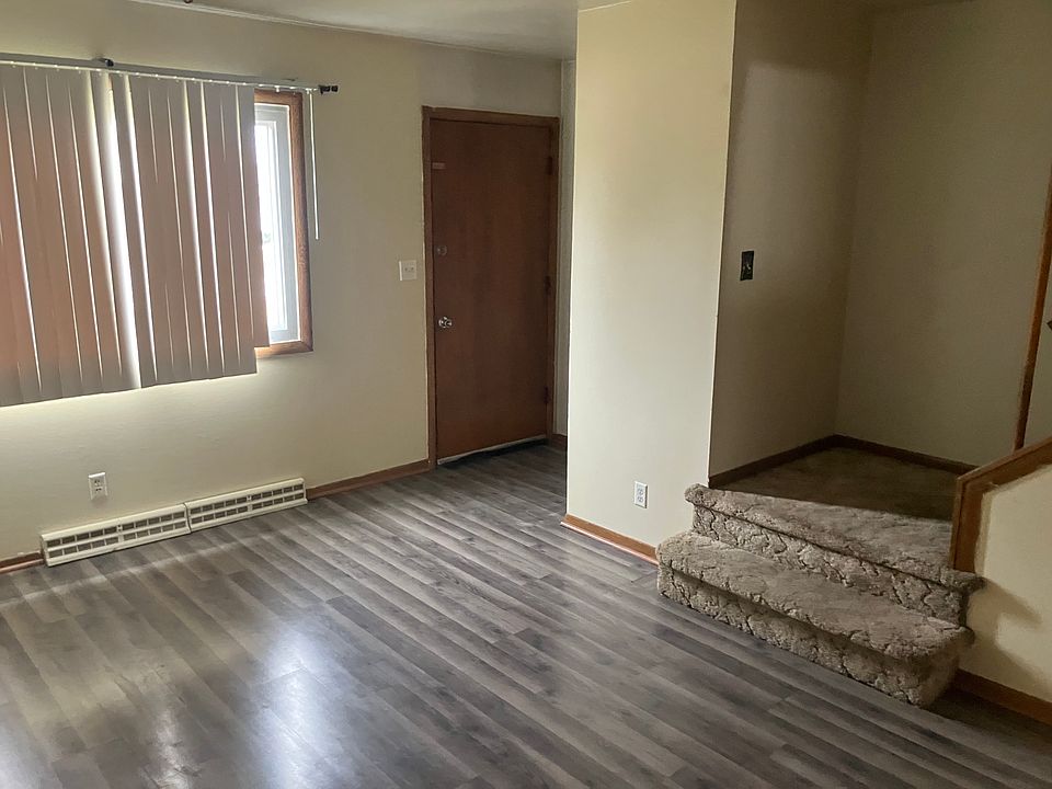1st image of 1422 Willow Ln