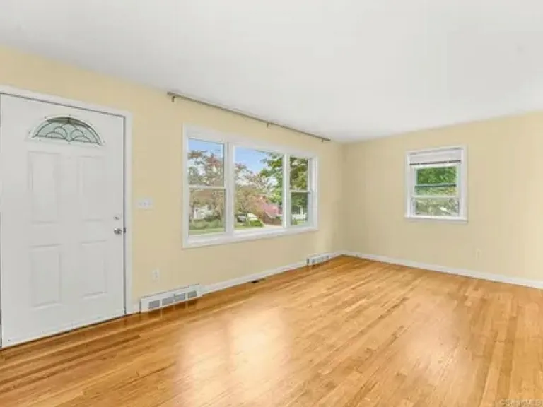 28 Andrassy Ave — Photo 1
