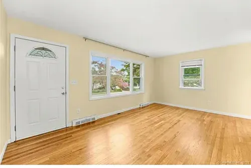 28 Andrassy Ave Photo 1