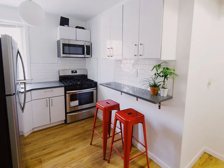 2423 Cambreleng Ave — Photo 6
