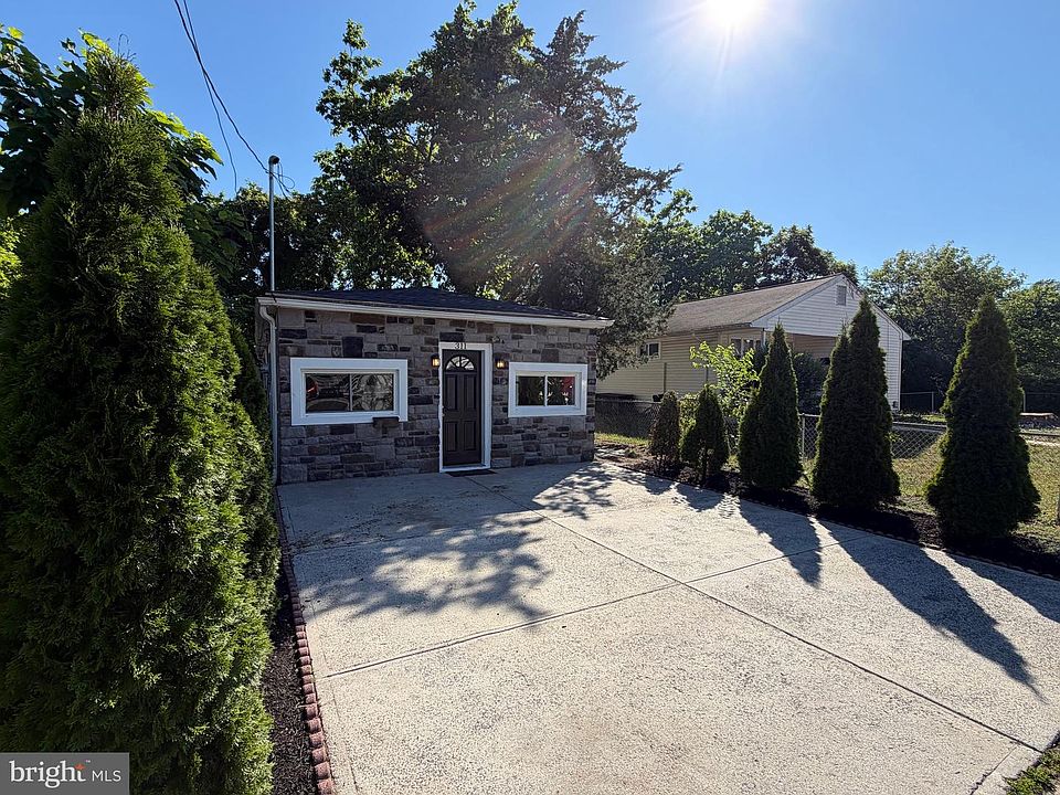1st image of 311 Fernwood Ave