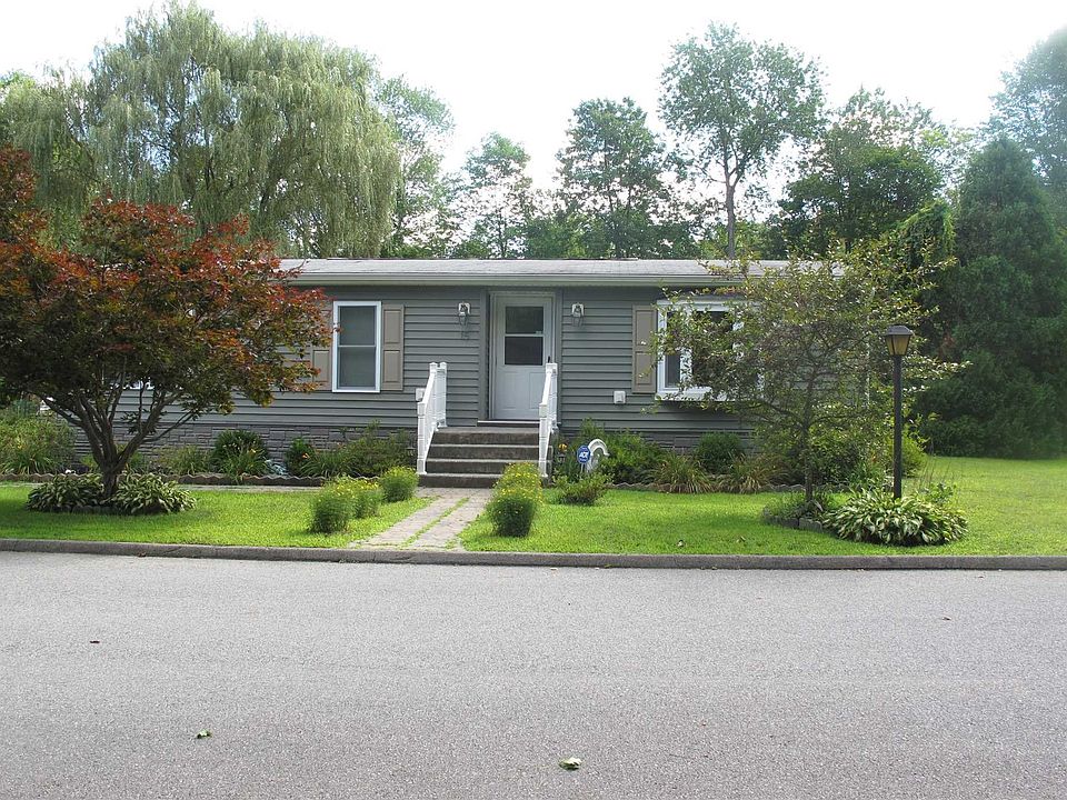 1st image of 15 Leisure Ln