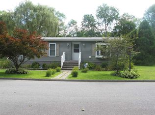 15 Leisure Ln, Hyde Park, NY 12538