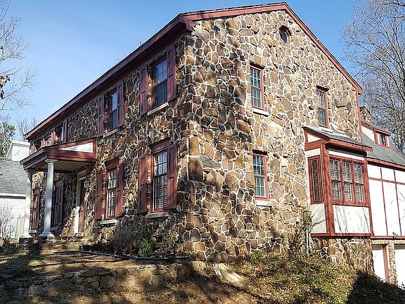 2nd image of 2220 Kingsrow Pkwy