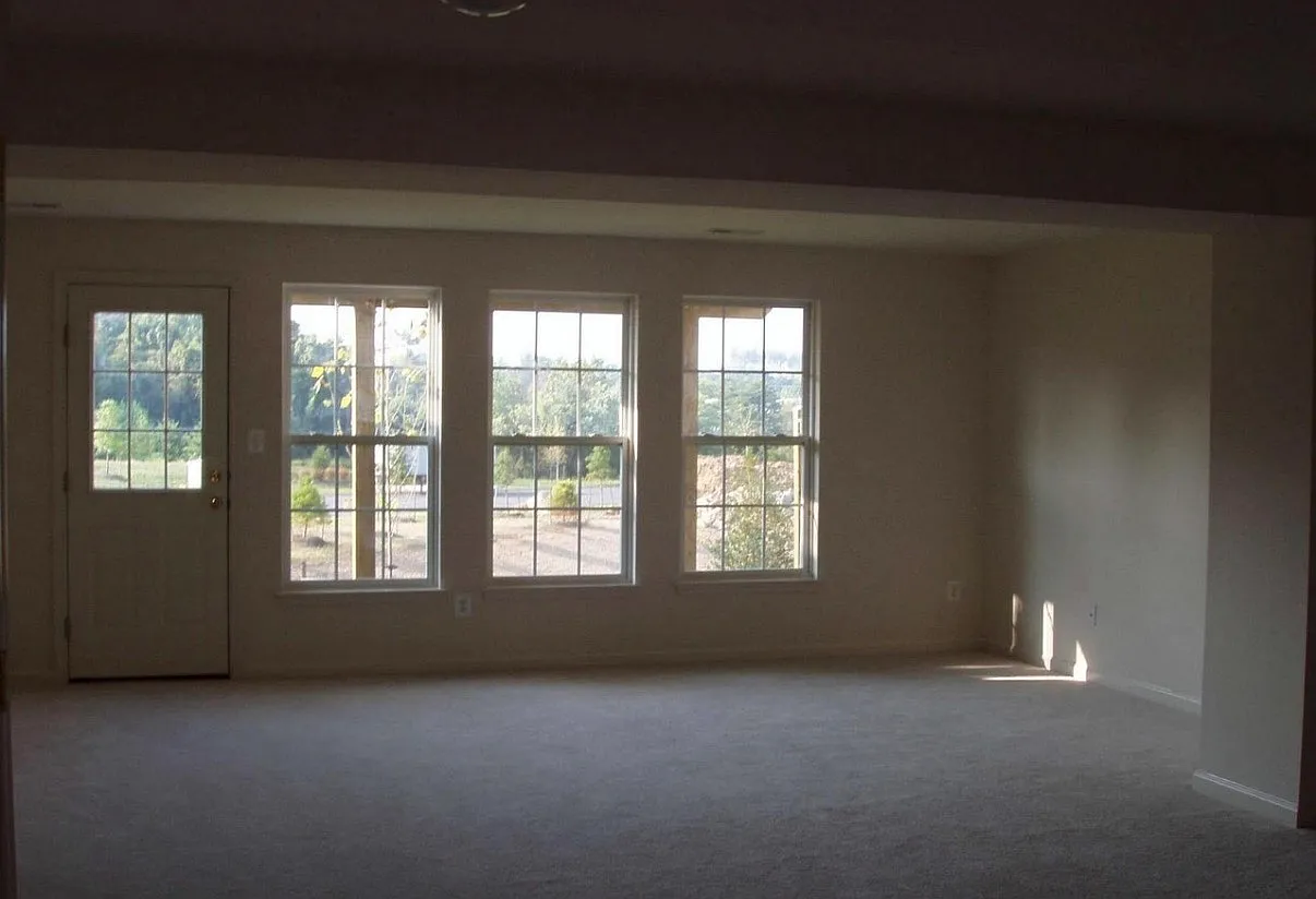 3 bed, 2221 sqft, $3,900 — Photo 4