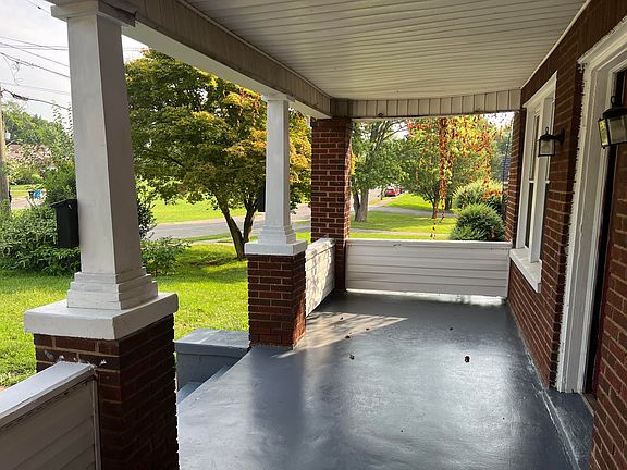 5th image of 23 Wildhurst Ave NE