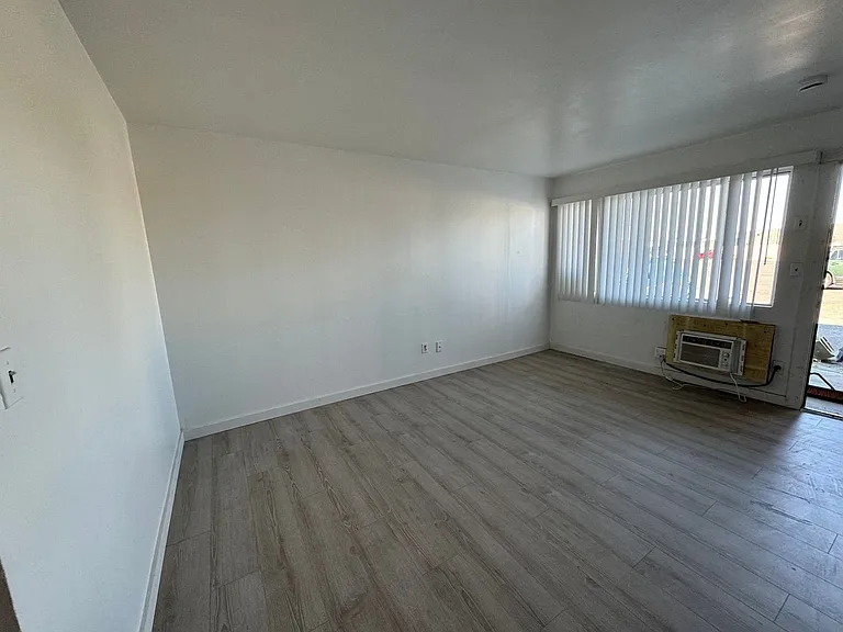 905 W Broadway Ave — Photo 19