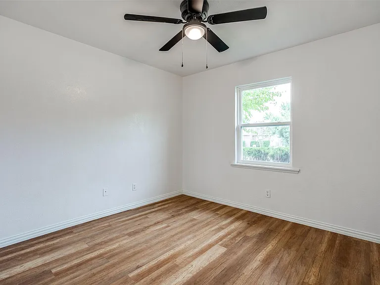 2605 Western Dr — Photo 18
