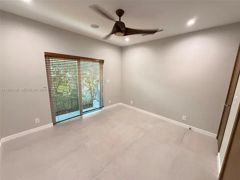 3200 NE 165th St — Photo 33