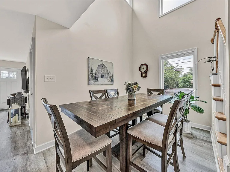 140 W Calhoun St — Photo 18