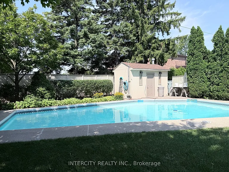 36 Strathburn Blvd — Photo 22