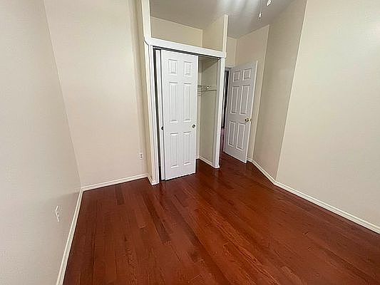 4th image of 24-27 Steinway St #5