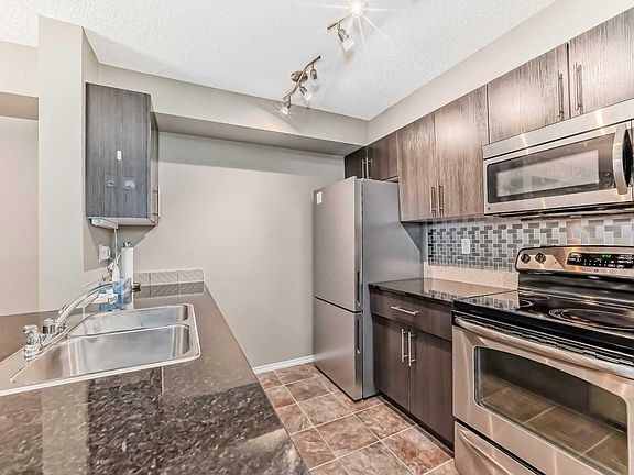4th image of 2715 12th Ave SE #107