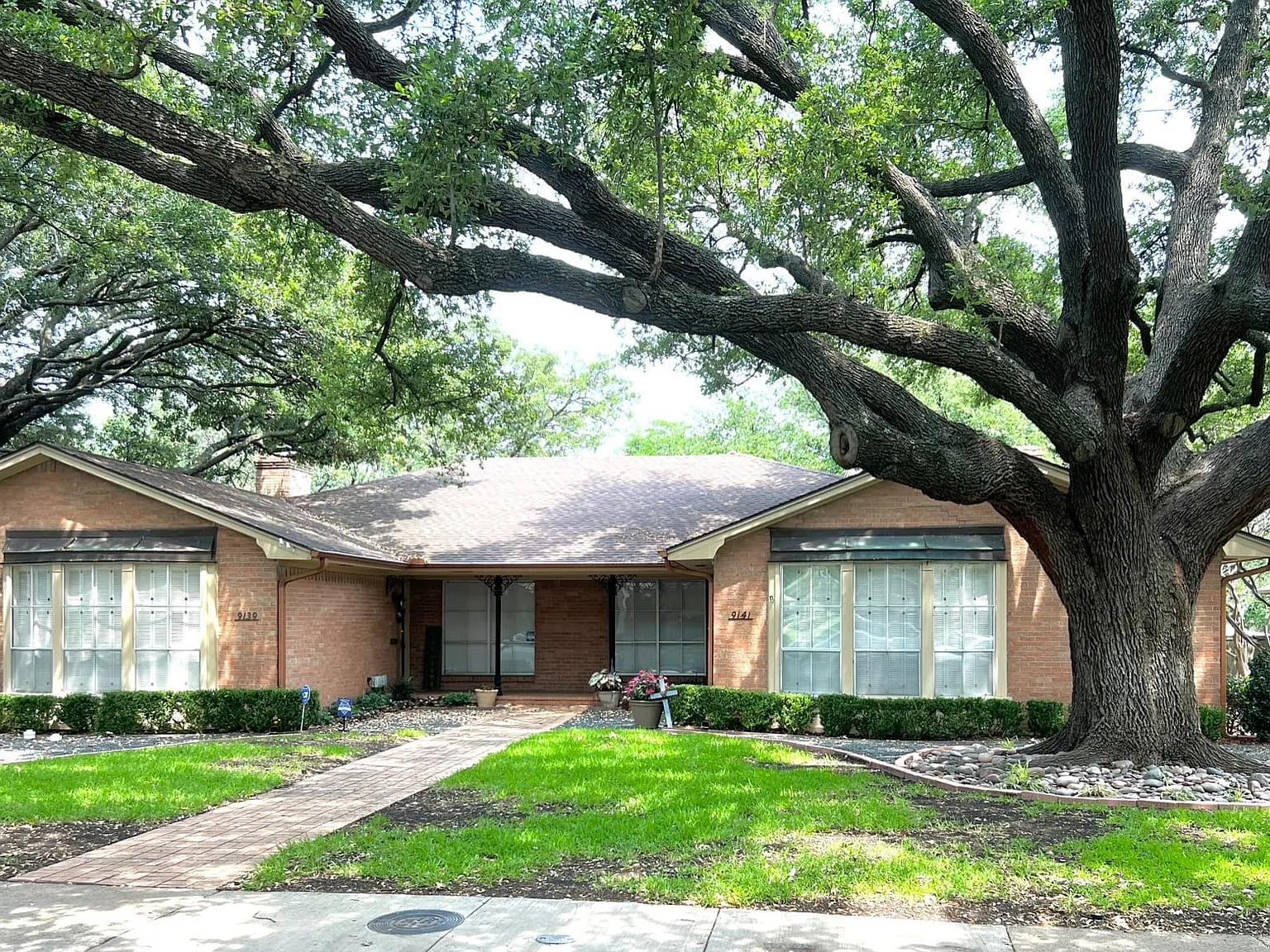 3 bed, 2.0 bath, 1688 sqft, $3,200 — Photo 1