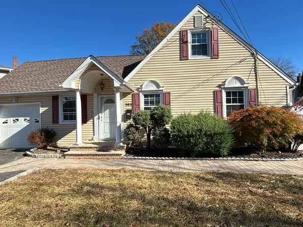 303 West Ln, Clark, NJ 07066