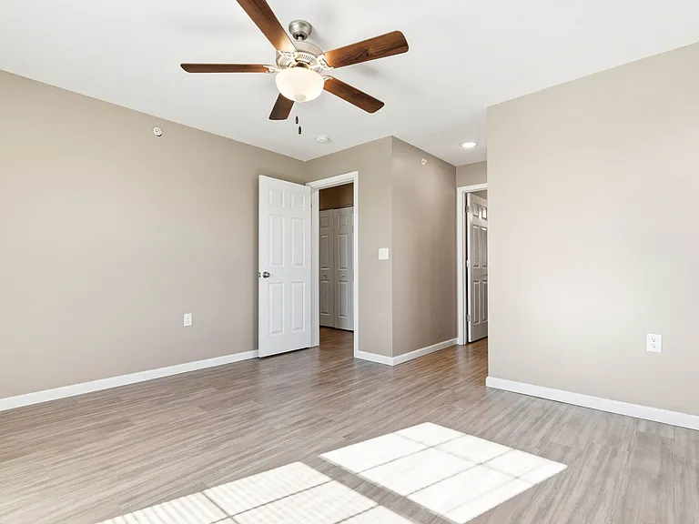 Greenbrier Apartments — Photo 86