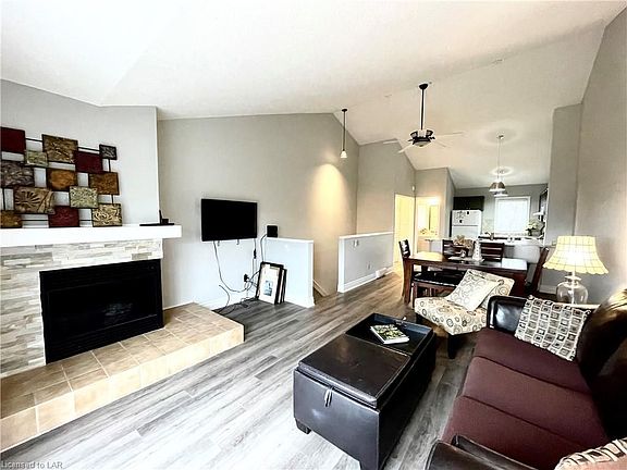 4th image of 832 Suncrest Cir