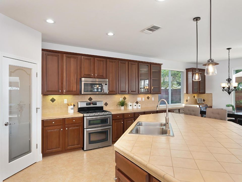 1st image of 12088 Runswick Ct