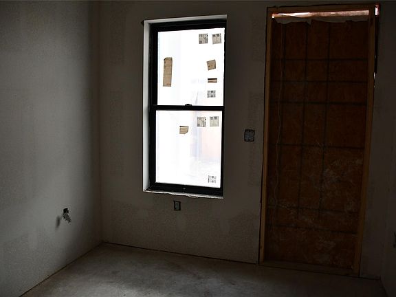 5th image of 920 Patterson St