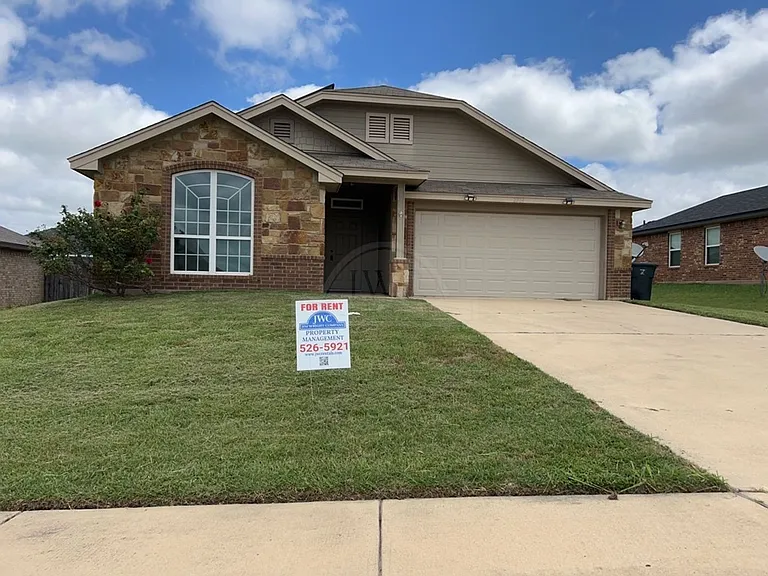2709 Uvero Alto Dr — Photo 1