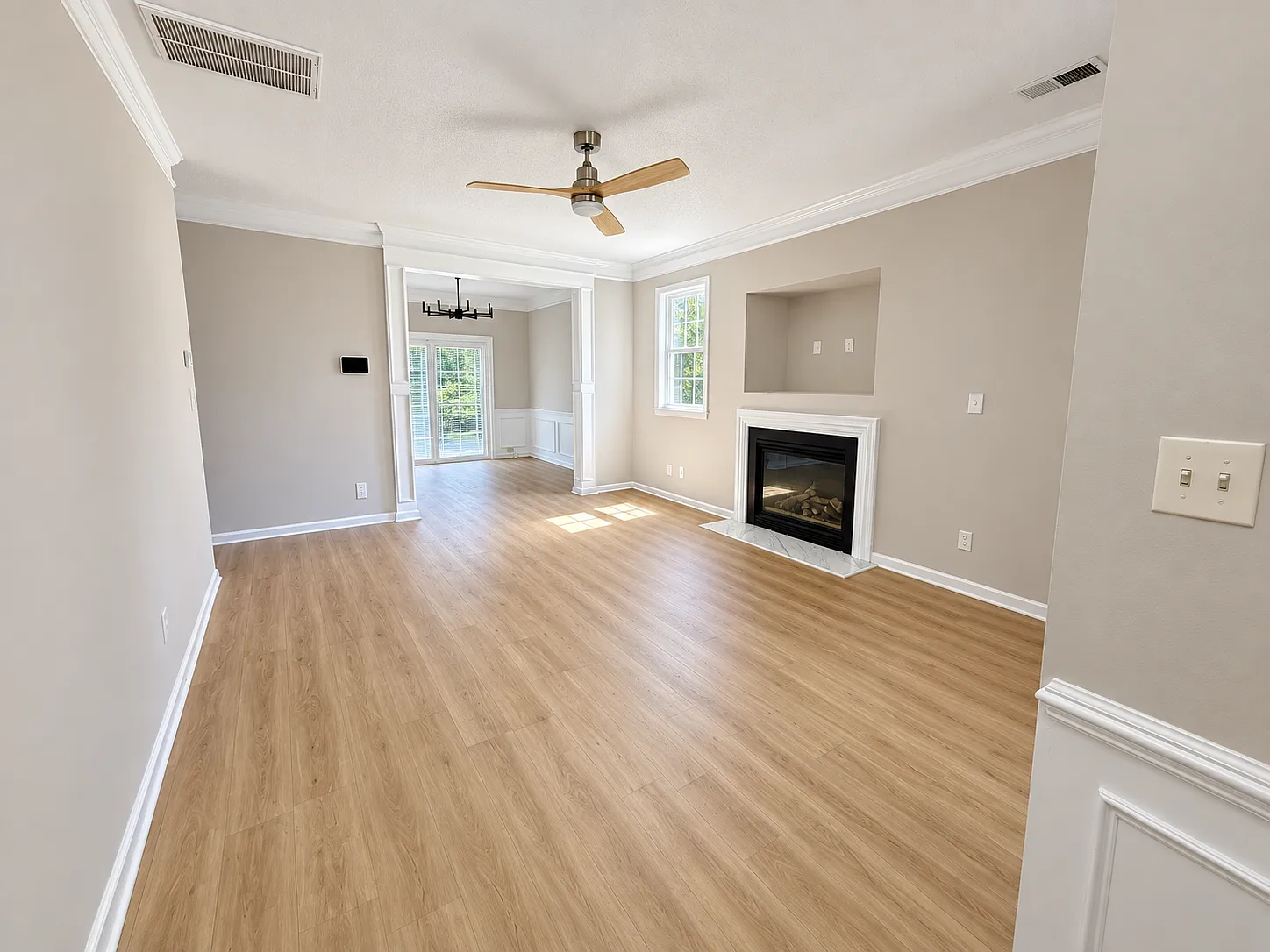 3 bed, 2.5 bath, 1465 sqft, $1,995 — Photo 2