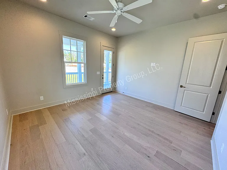 3423 Southern Way — Photo 6