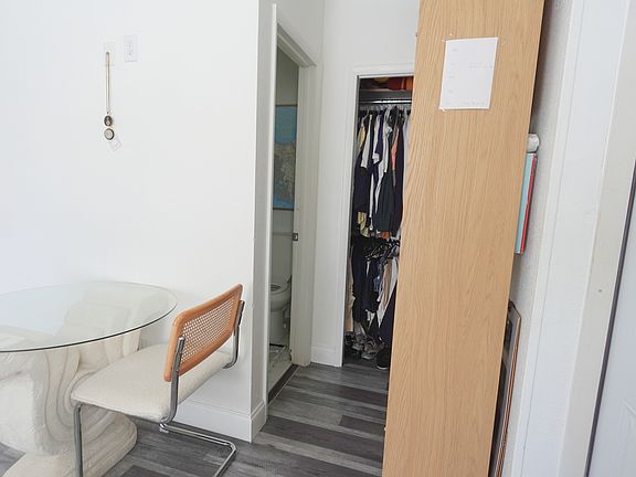 Built in closet with 2x shelves and 2x rods