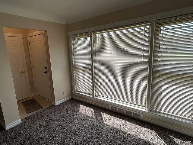 3 bed, 1.0 bath, 1045 sqft, $1,350 — Photo 3