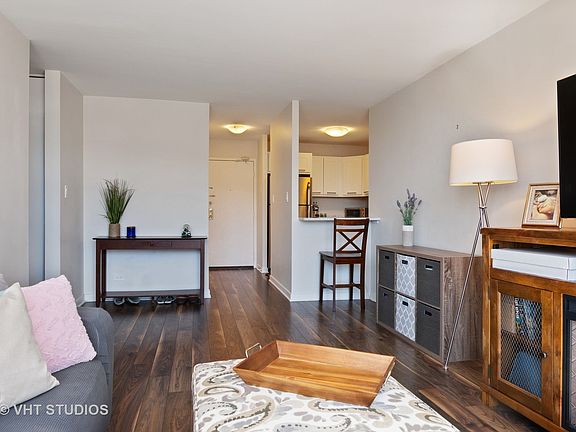 3rd image of 3930 N Pine Grove Ave APT 708